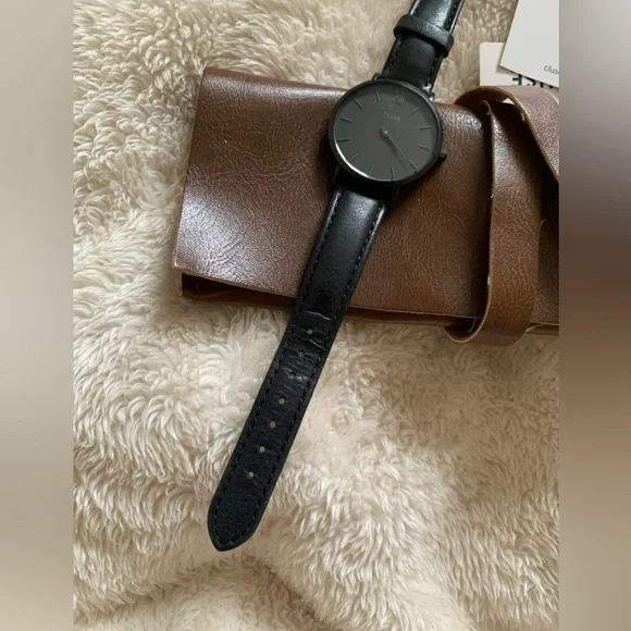 Cluse Black Minuit Watch - Picture 4 of 6